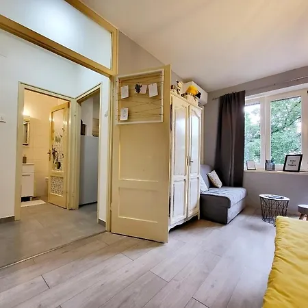 Cozy With Balcony 10 Min From The *