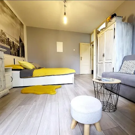 شقة Cozy With Balcony 10 Min From The