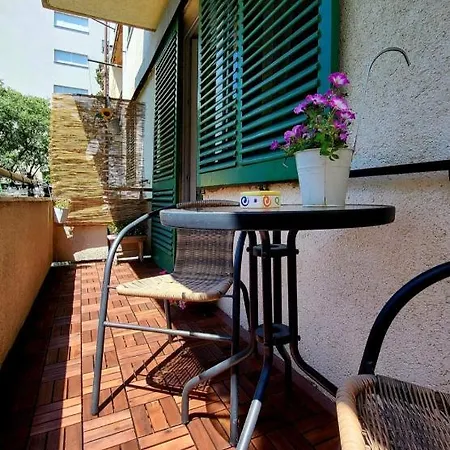 Cozy With Balcony 10 Min From The شقة غييكا