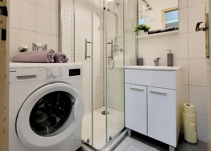 Apartment Cozy With Balcony 10 Min From The