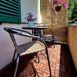 Apartmán Cozy With Balcony 10 Min From The