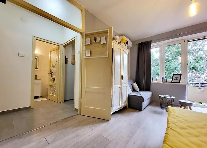 Cozy With Balcony 10 Min From The *